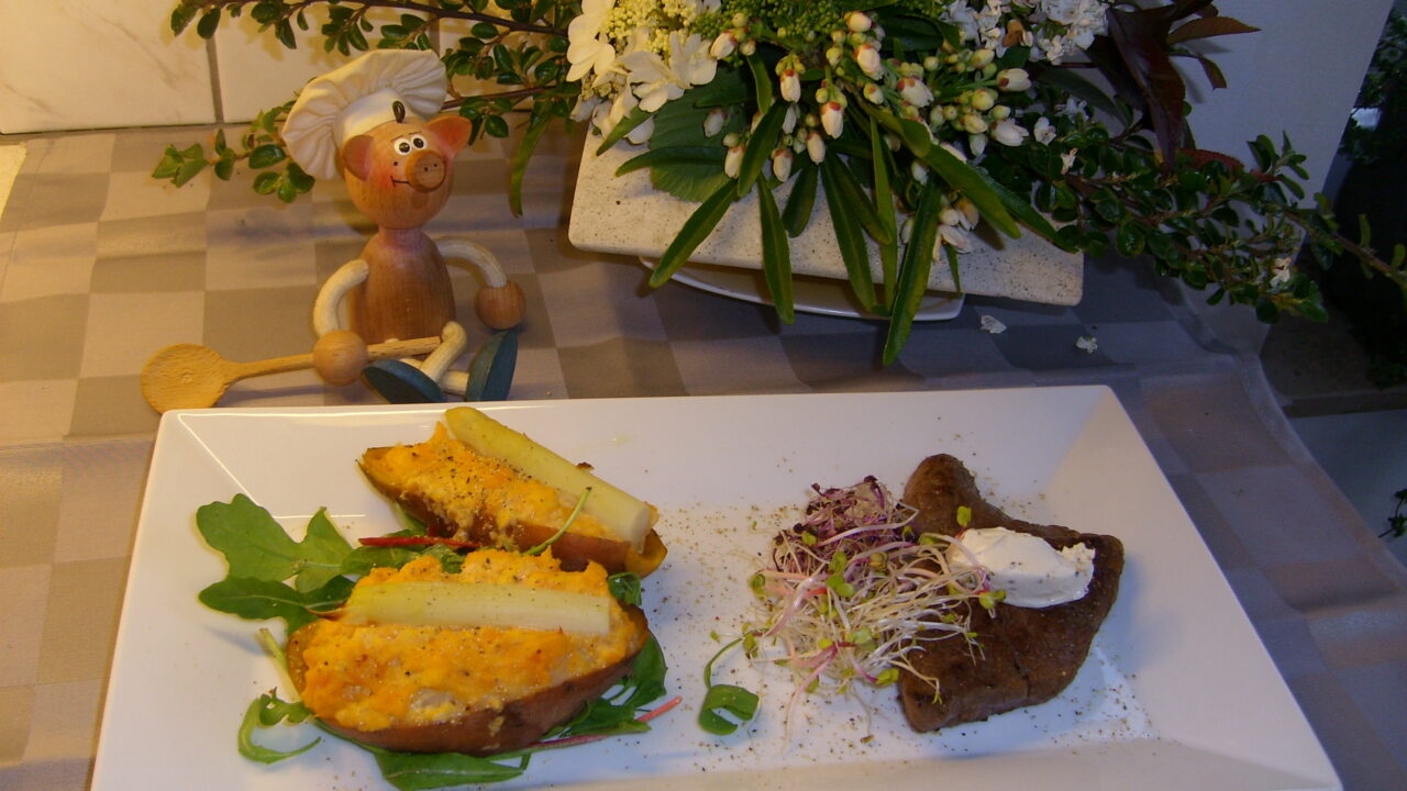 Aardappelzoet gevuld met puree en asperges