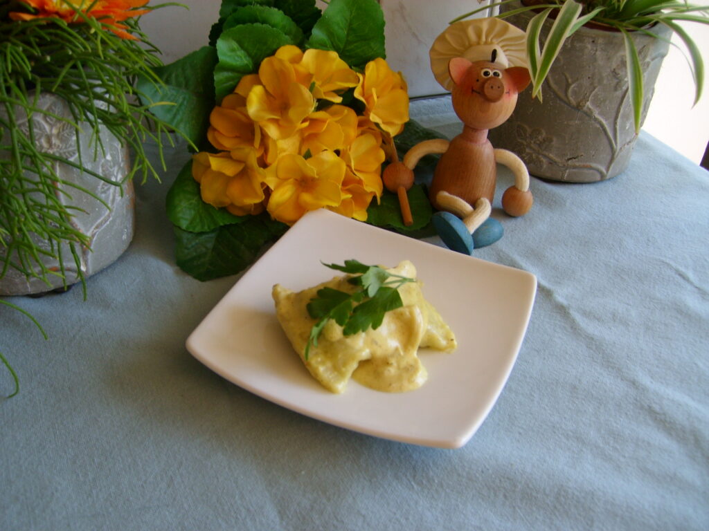 Maultachen met een zacht curry sausje
