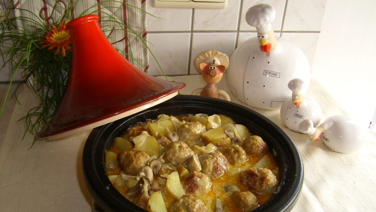 Tajine: bouletten met champignons in kokosmelk