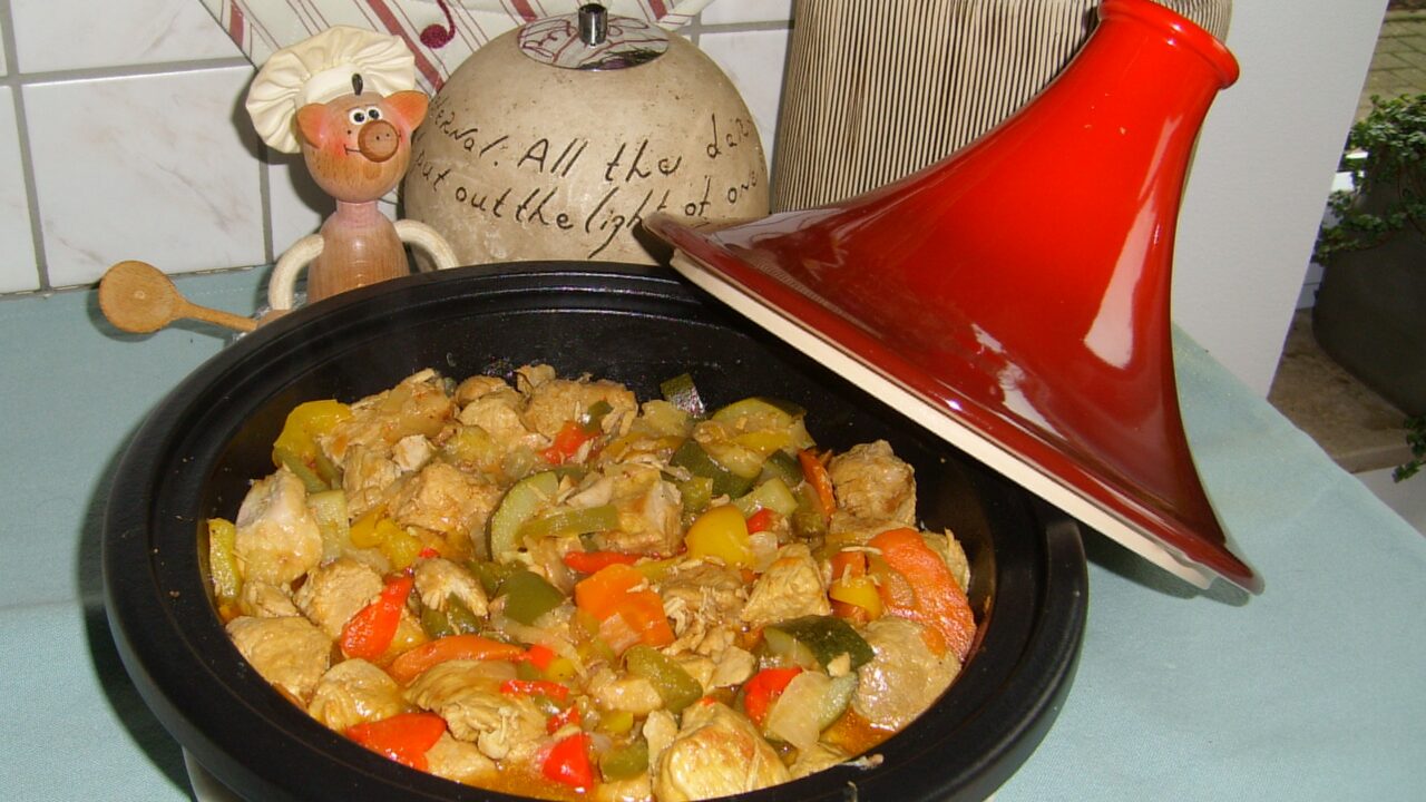 Tajine: varkensvlees met paprika goed gekruid