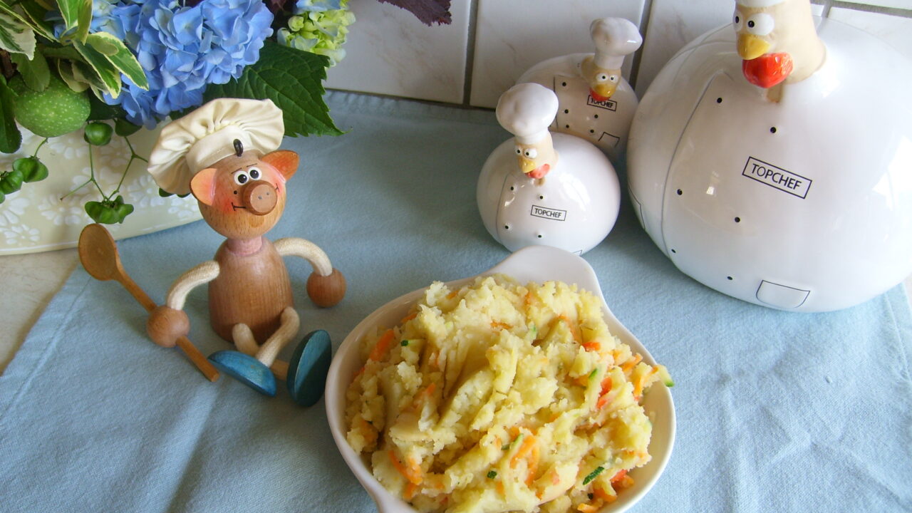 Aardappelpuree met fijne zomerse groenten