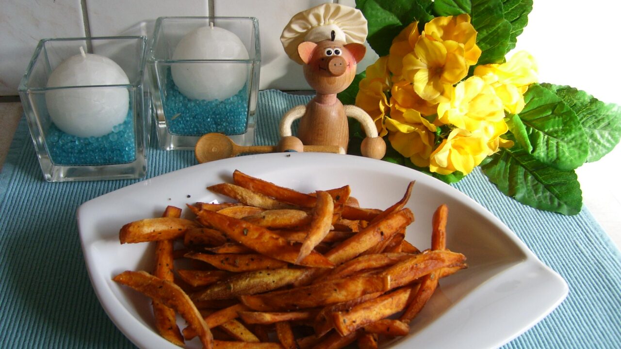 Aardappel: frietjes van zoete aardappel met citroenpeper