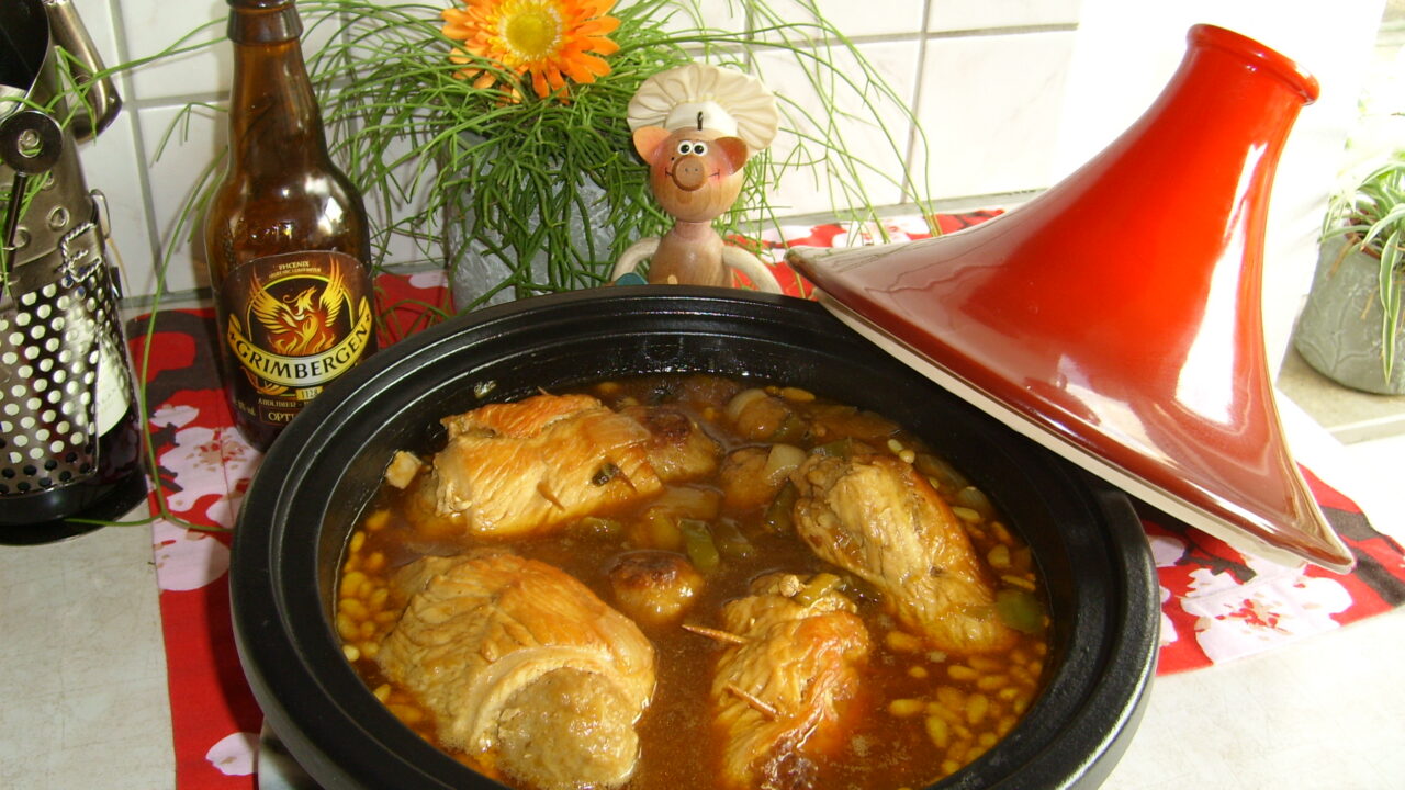 Tajine: gevulde kalkoenlapjes met een sausje apart