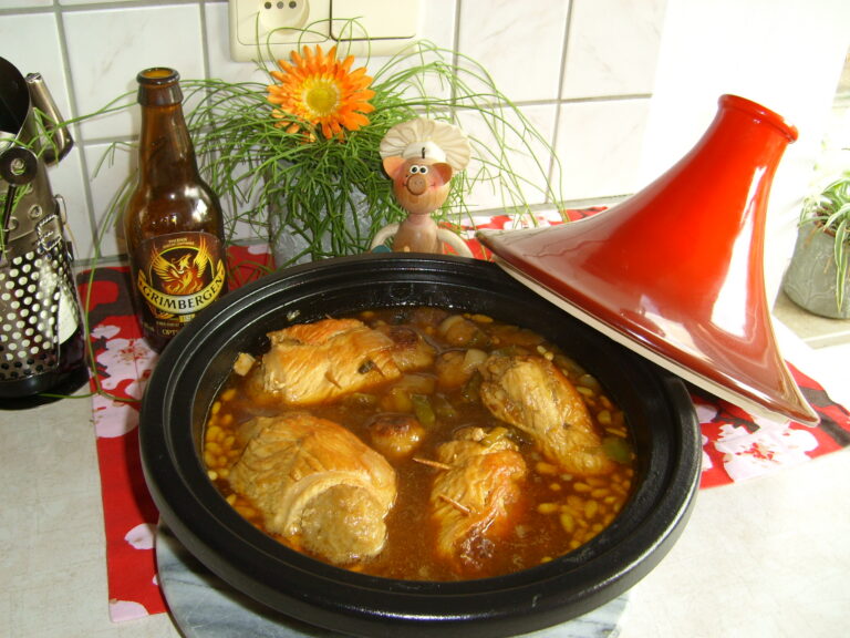 Tajine: gevulde kalkoenlapjes met een sausje apart
