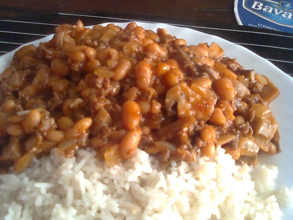 Witte bonen in tomatensaus met rijst