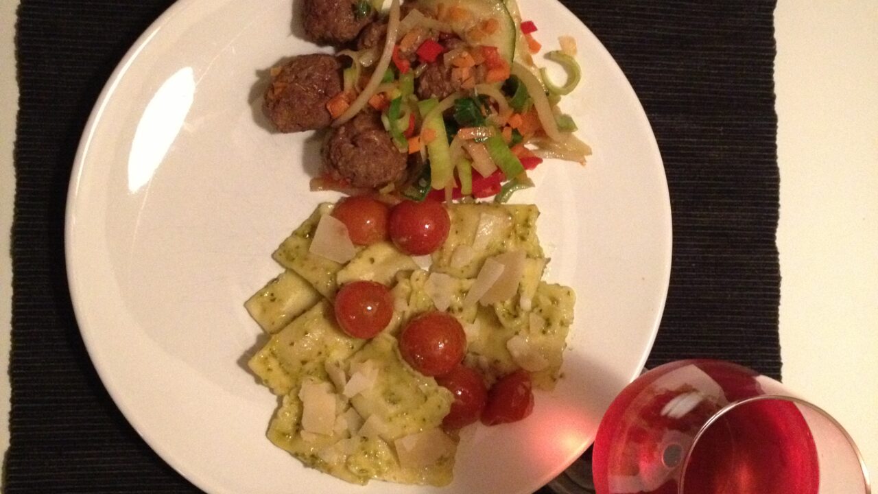 Pesto ravioli met balletjes