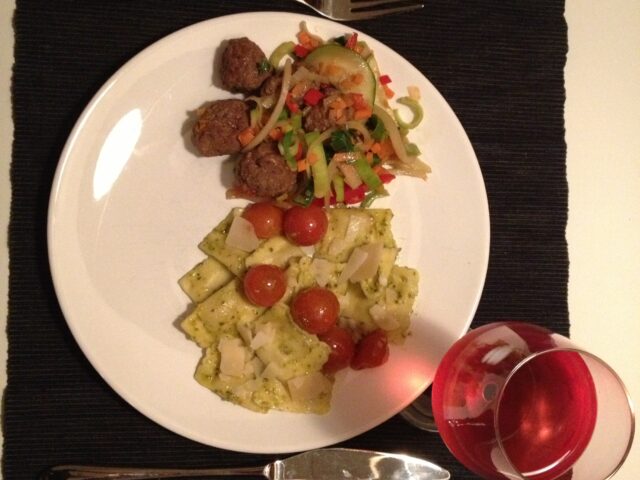 Pesto ravioli met balletjes