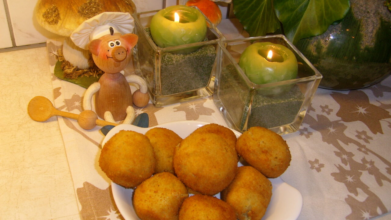 Aardappelbolletjes met witloof en rode ajuin