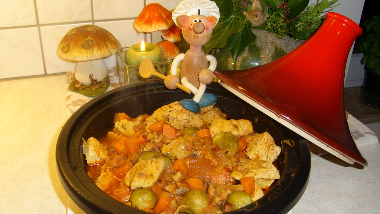 Tajine: kalkoenblokjes, spek, spruiten en wortelen