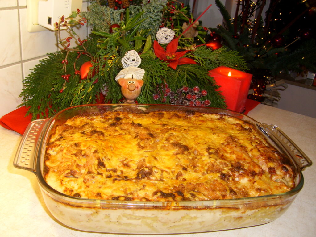 Macaroni met hespenrolletjes in kaasaus onder de grill
