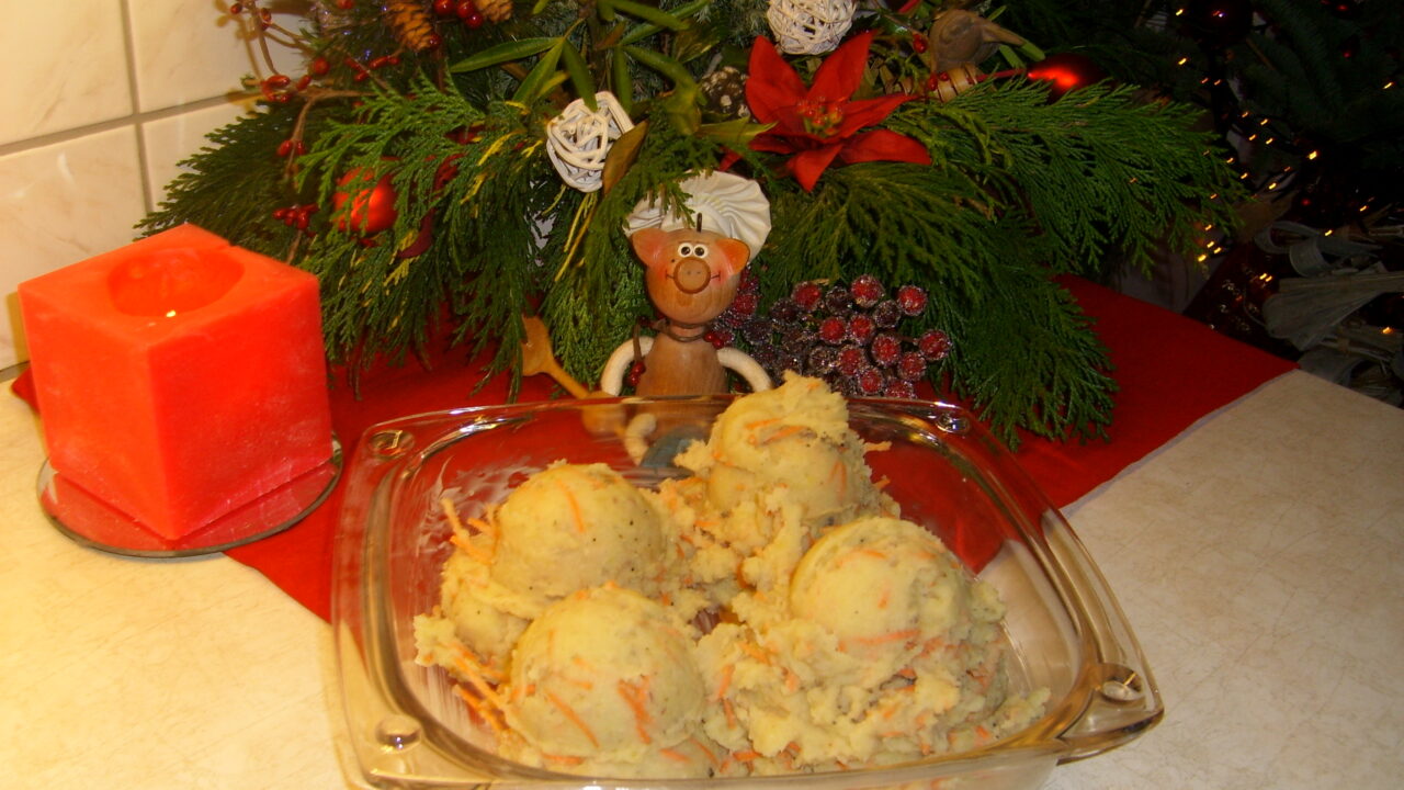 Aardappelpuree met kastanjes en geraspte wortelen