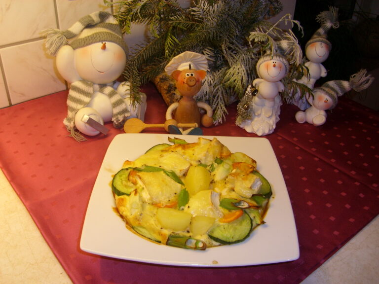 Omeletje in een bord geserveerd