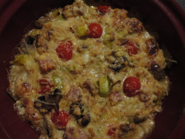 Prei gratin met champignons, tomaatjes en ham