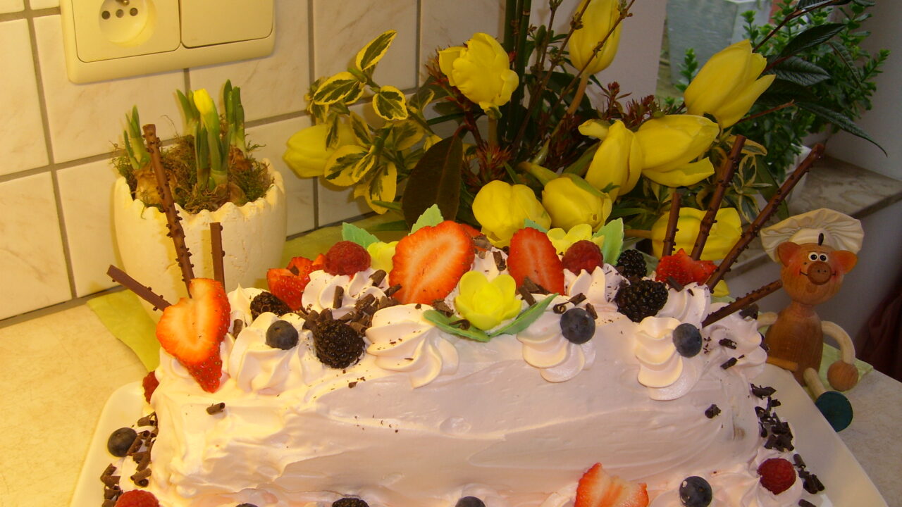 Biscuit gevuld met fruit en mascarpone