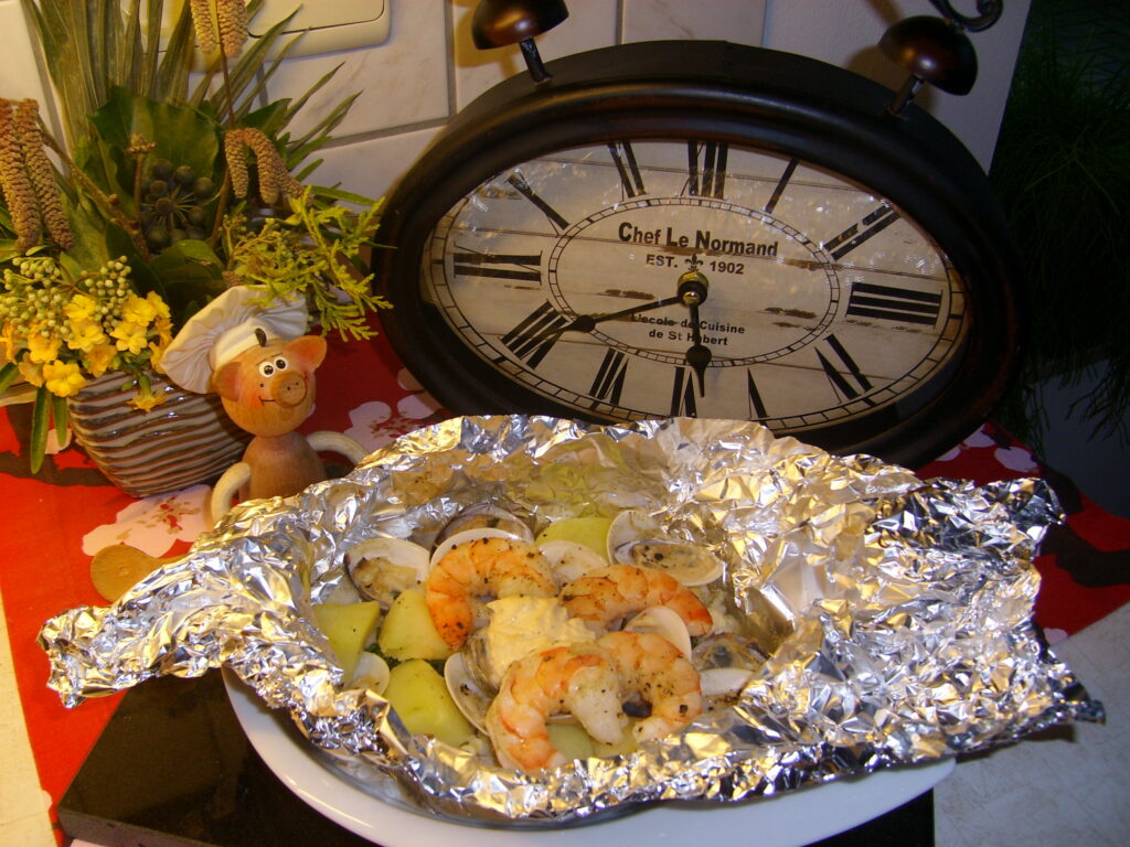 Papillotte: clams en scampi’s met currykaas