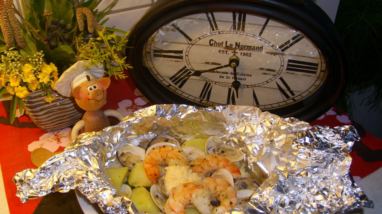 Papillotte: clams en scampi’s met currykaas