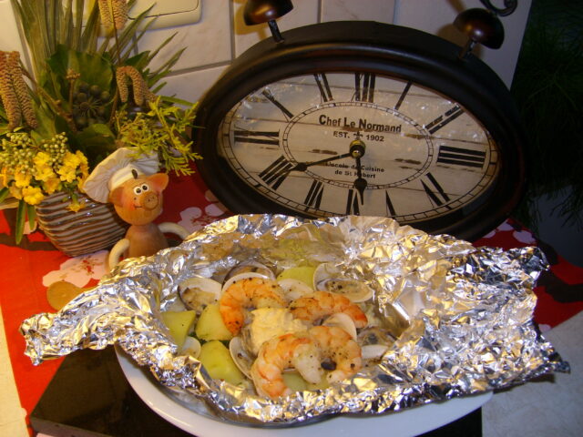 Papillotte: clams en scampi’s met currykaas