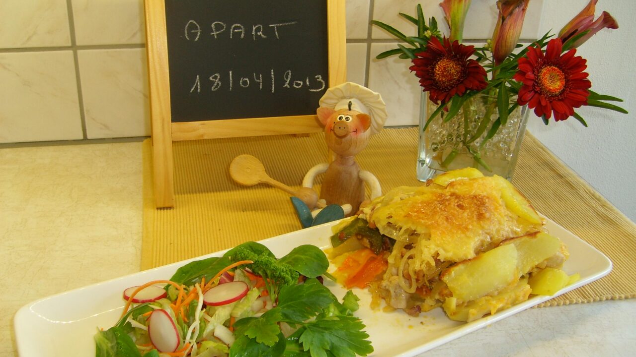 Aardappel-lasagne apart met groenten en vlees