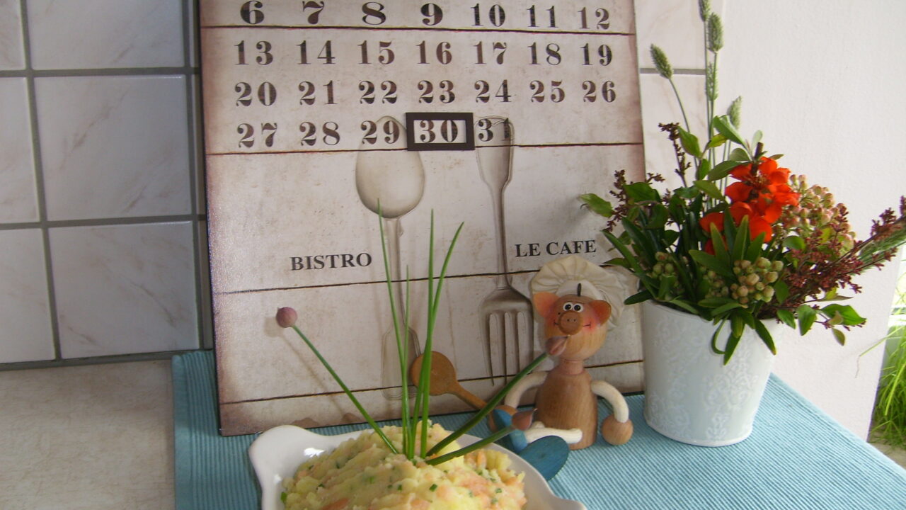 Aardappelpuree met een fantasie van gerookte zalm en bieslook