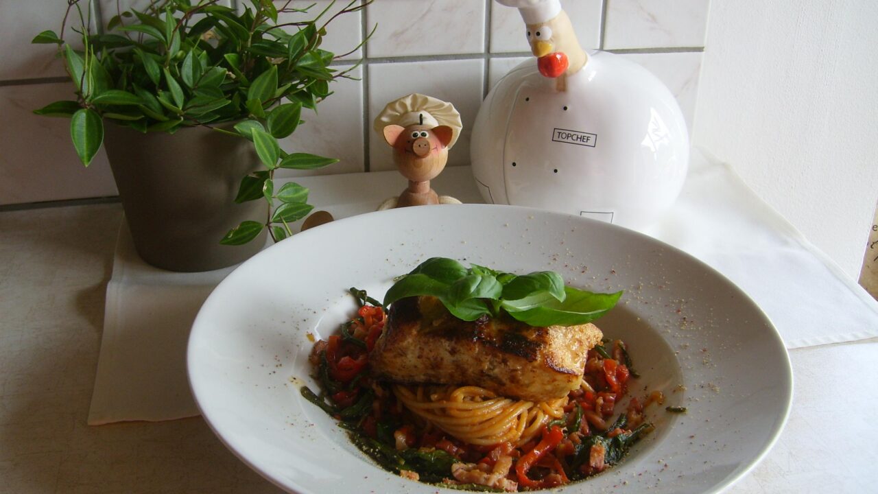 Dagschotel: opgebakken zeewolffilet met pasta en groenten van de zee
