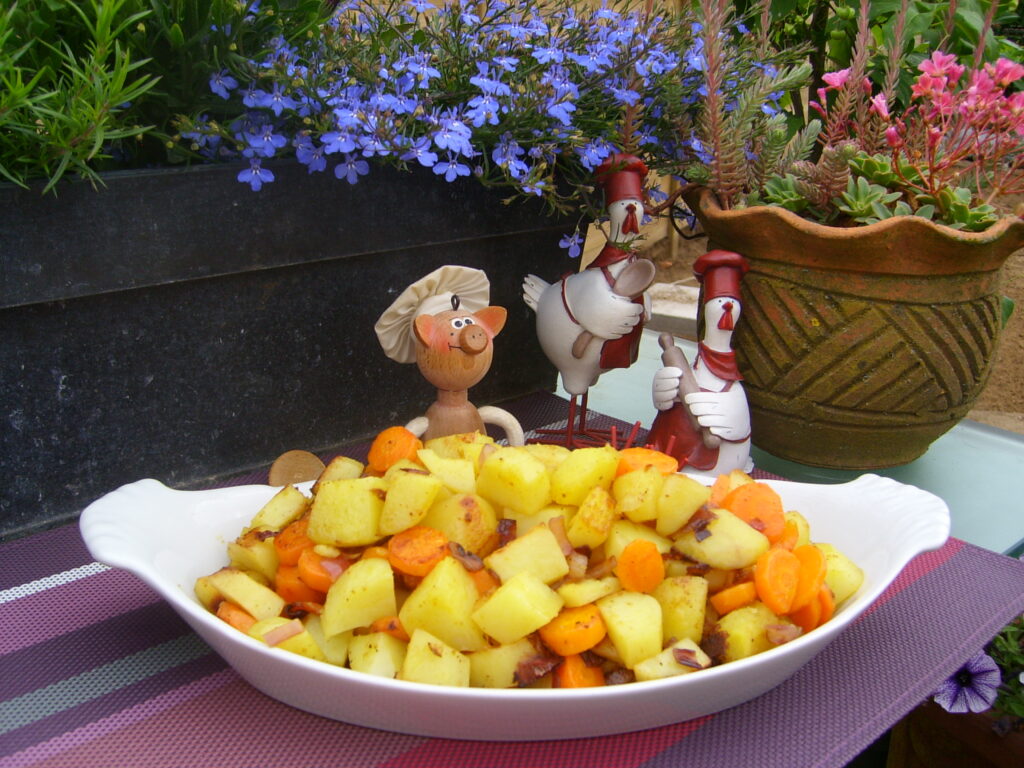 Aardappelen opgebakken met worteltjes en rode ajuin