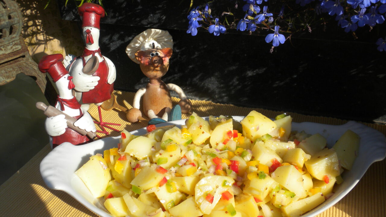 Aardappelsla op een zomerse dag
