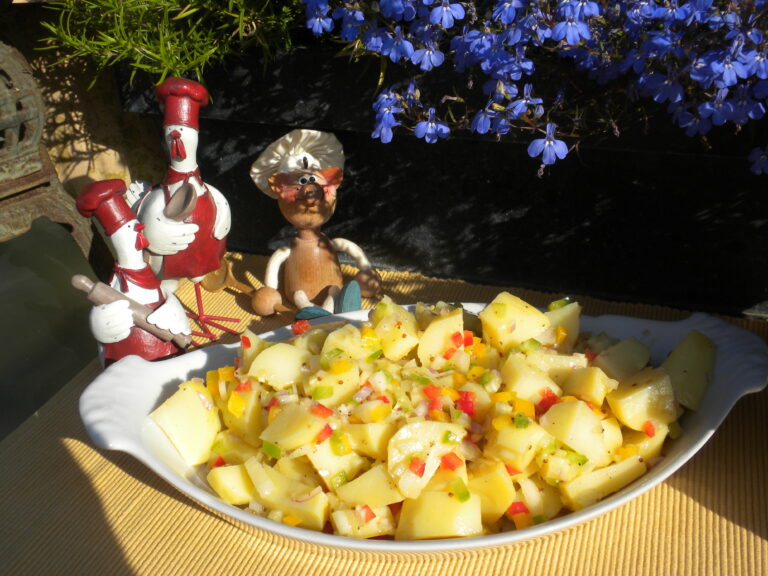 Aardappelsla op een zomerse dag