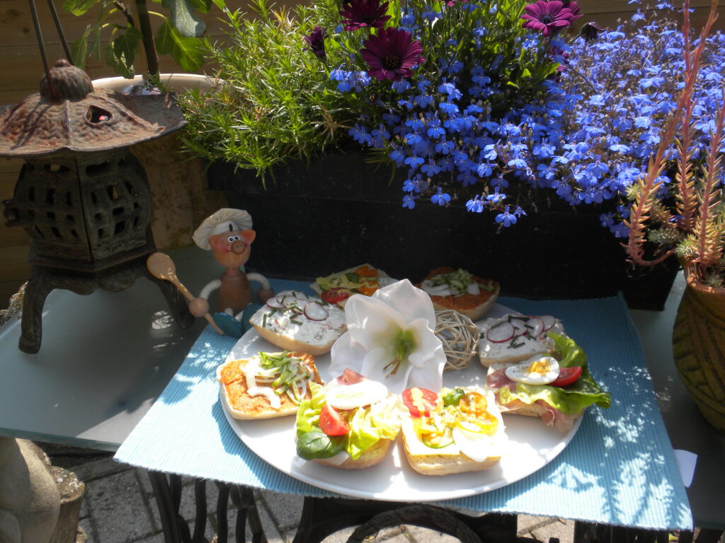 Ciabatta’s versierd met zomerse kleuren