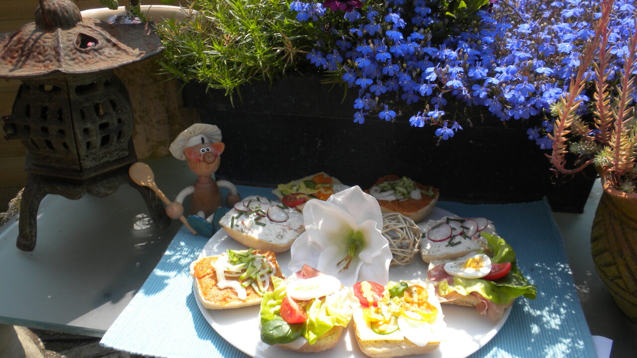 Ciabatta’s versierd met zomerse kleuren