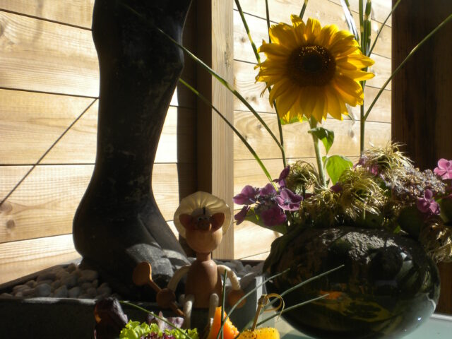 Salade Lady in Black