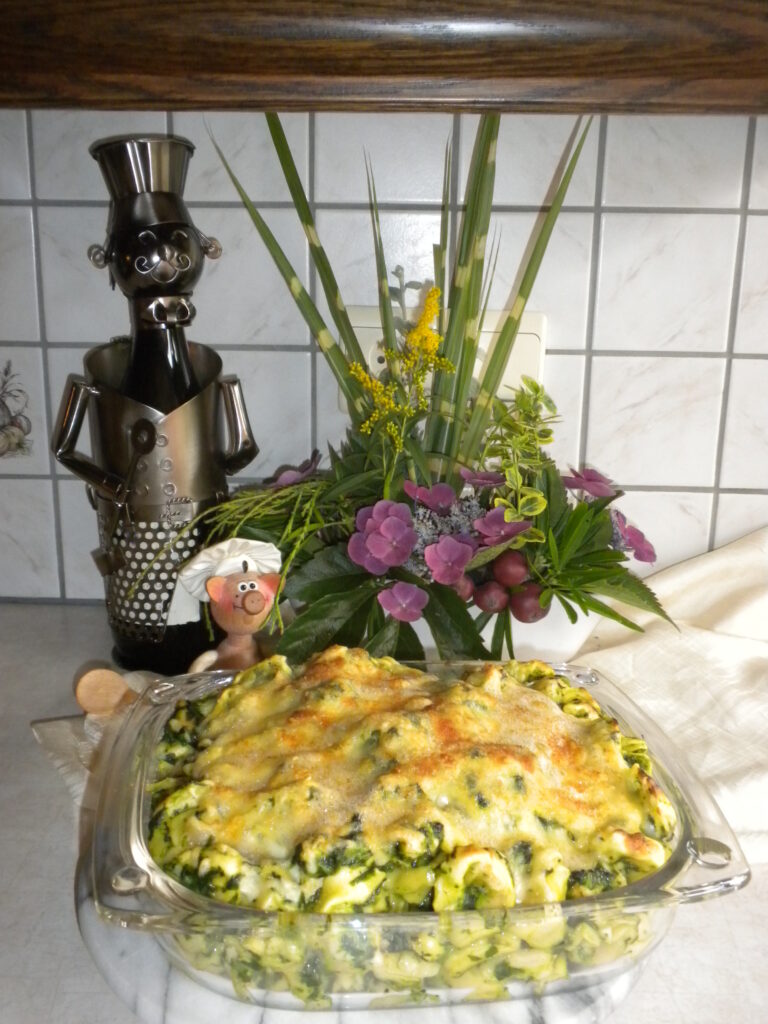 Gevulde tortellini met spinazie in een spinaziesausje