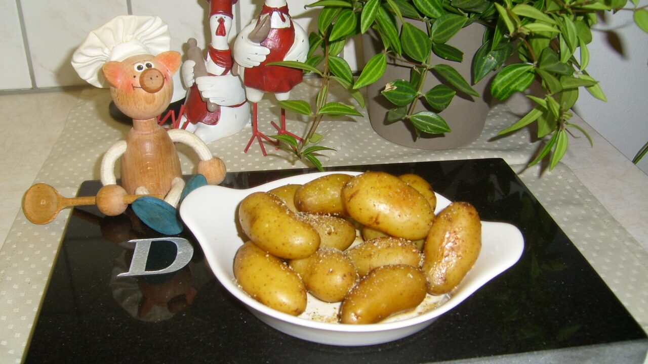 Aardappelkrieltjes goed gepeperd met grof zeezout
