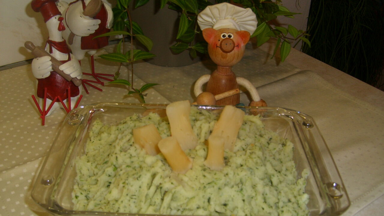 Aardappelpuree in het groen met schorseneren