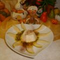 Dessert: yoghurt-taartje met peer en een coullis van passievruchten