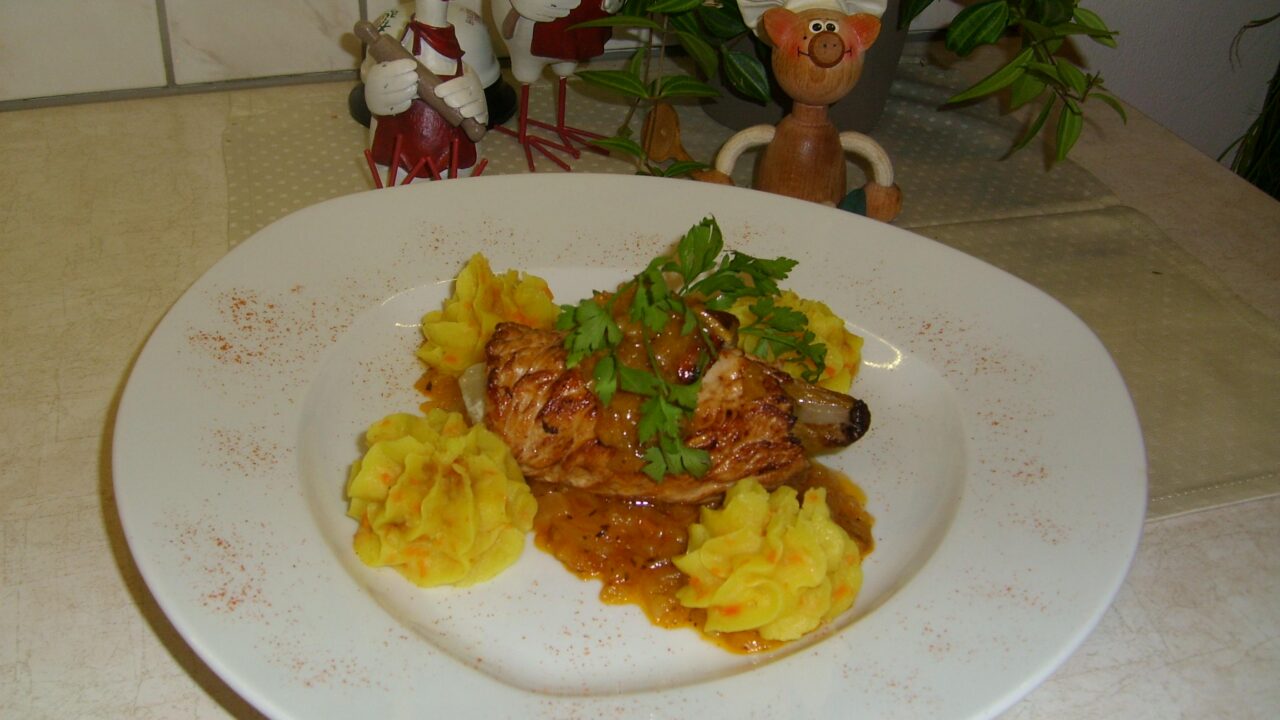 Kalkoenlapjes heerlijk gevuld met een surprise van saus en aardappelpuree