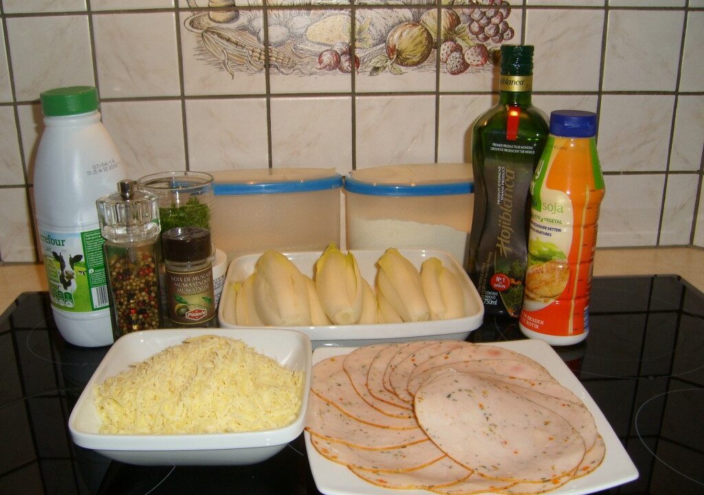 Dagschotel: hartverwarmende ovenschotel met witloof en kippenfilet met tuinkruiden