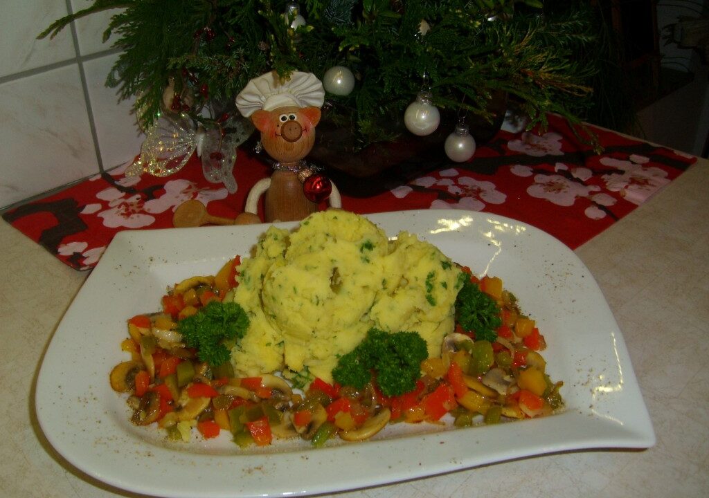 Aardappelgerecht kleurrijk versierd voor de feesten