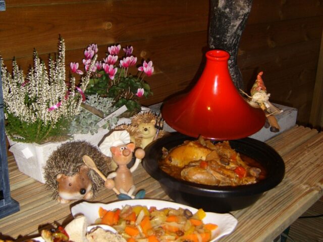 Tajine parelhoen rijkelijk gevuld