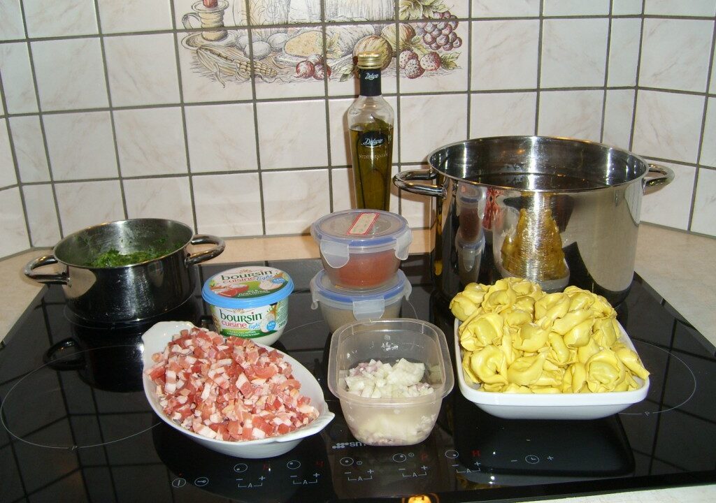 Vader en dochter verwennen Popeye met spinazie gevulde tortellini