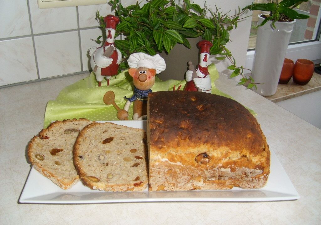 Brood met noten, krenten en vijgen