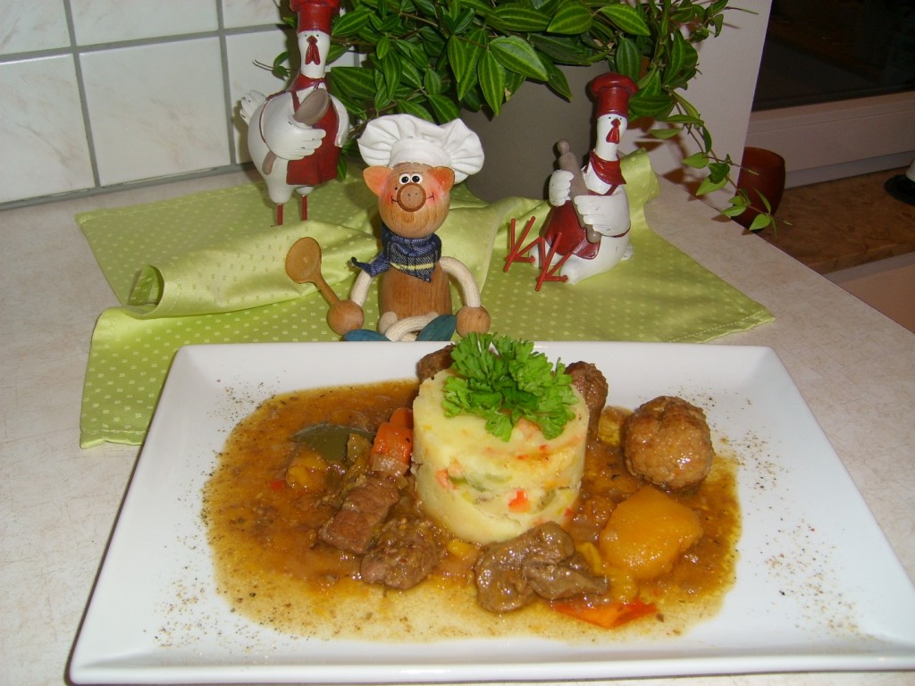 Dagschotel: groenten puree omringd door rundsvlees