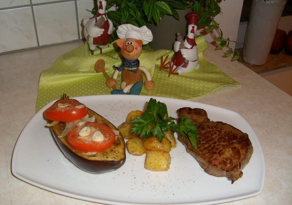 Dagschotel: steak met opgebakken aardappelen en aubergine uit de oven