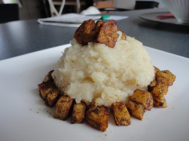 Knolselderijpuree met smaakbommetjes
