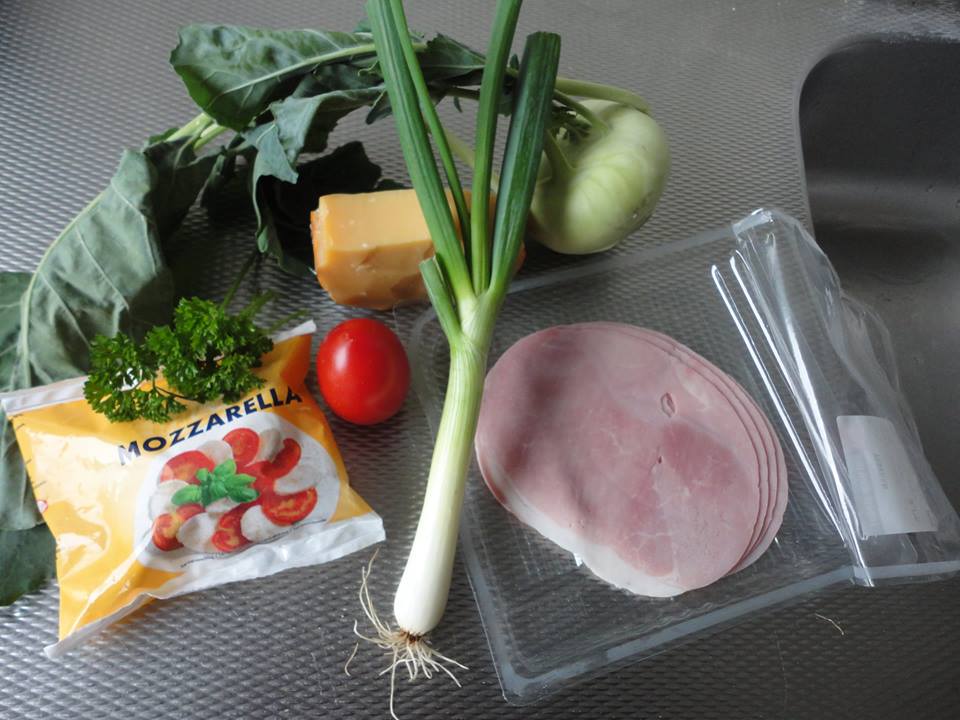 Koolrabi gevuld met bosui, tomaat en ham