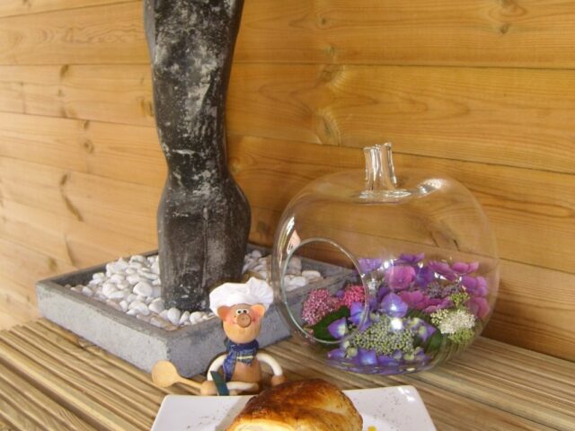 Bladerdeeggebak met zalm