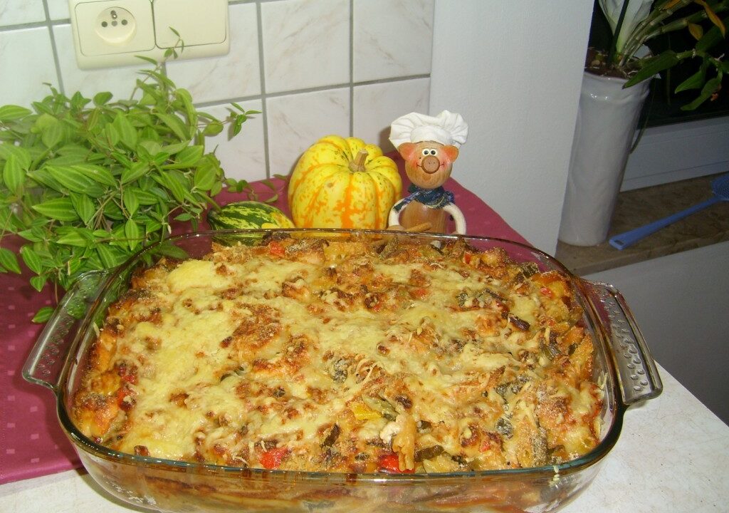 Pasta tricolore met een trio van kaas, groenten en een duootje van vlees
