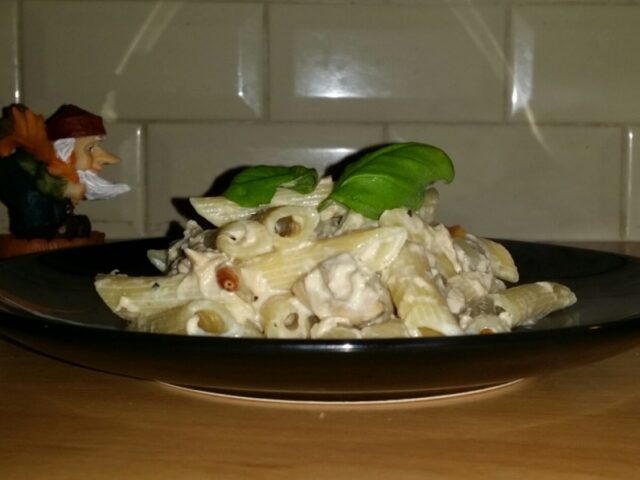 Pasta met tonijn en een saus van creme fraiche