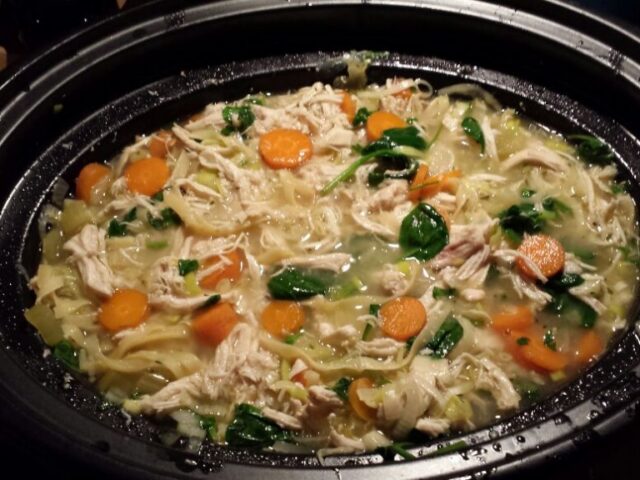 Kippensoep met noodles (Slowcooker)