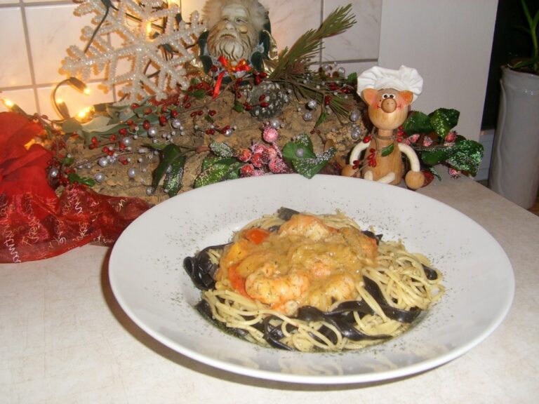 Pasta: duo van spaghetti en tagliatelle nero di seppia vergezeld van scampi’s in een romig zalmsausje