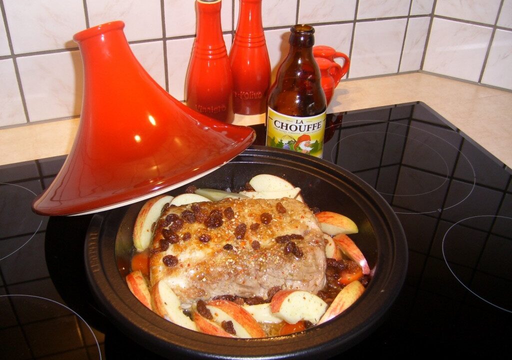 Tajine: ruggebraadje verzot op La Chouffe met appel, rozijnen en cocktail tomaatjes